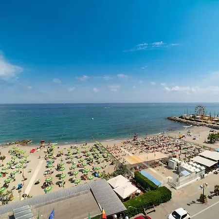Family Flat With Swimming Pool, Private Parking, Wi-fi, Ac *