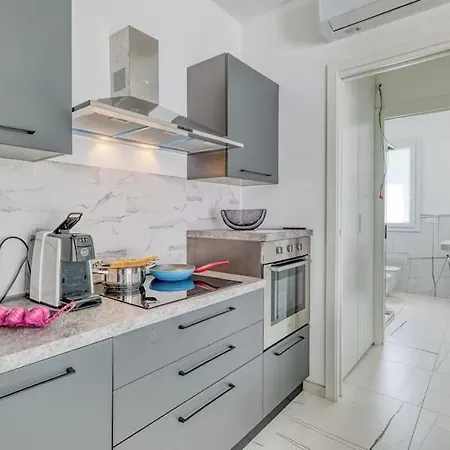 Family Flat With Swimming Pool, Private Parking, Wi-fi, Ac Apartament